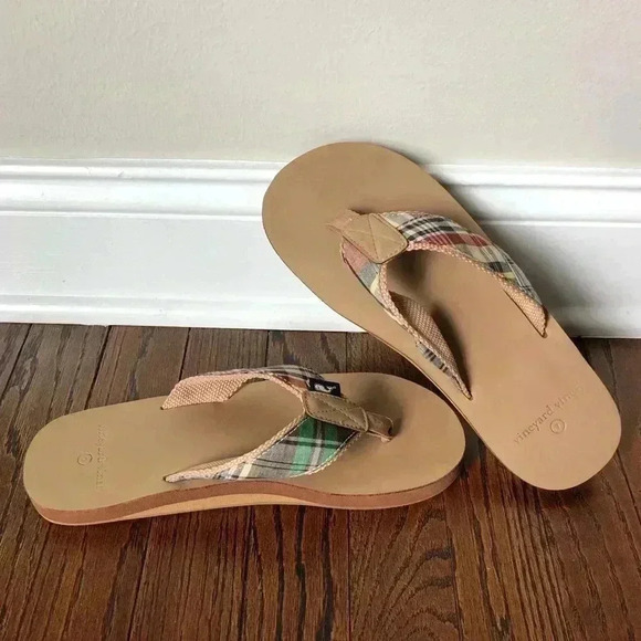 Vineyard Vines Men’s 7 Plaid Madras Flip Flops - VGUC - Picture 1 of 8
